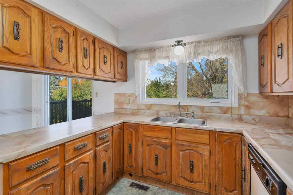 MLS® A2262714 - 5628 55 Avenue  in NONE Rocky Mountain House, Residential