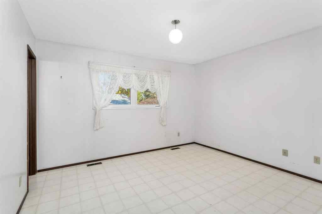 MLS® A2262714 - 5628 55 Avenue  in NONE Rocky Mountain House, Residential