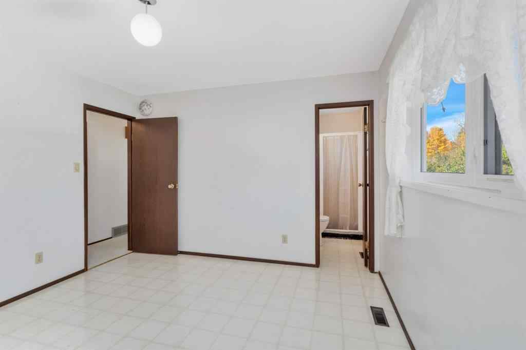 MLS® A2262714 - 5628 55 Avenue  in NONE Rocky Mountain House, Residential