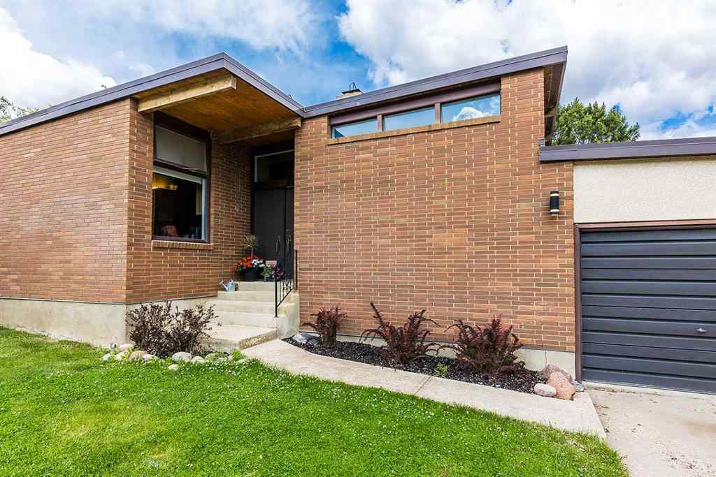 MLS® A2262748 - 22 Chinook Drive SW in SW Hill Medicine Hat, Residential