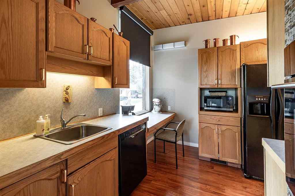 MLS® A2262748 - 22 Chinook Drive SW in SW Hill Medicine Hat, Residential