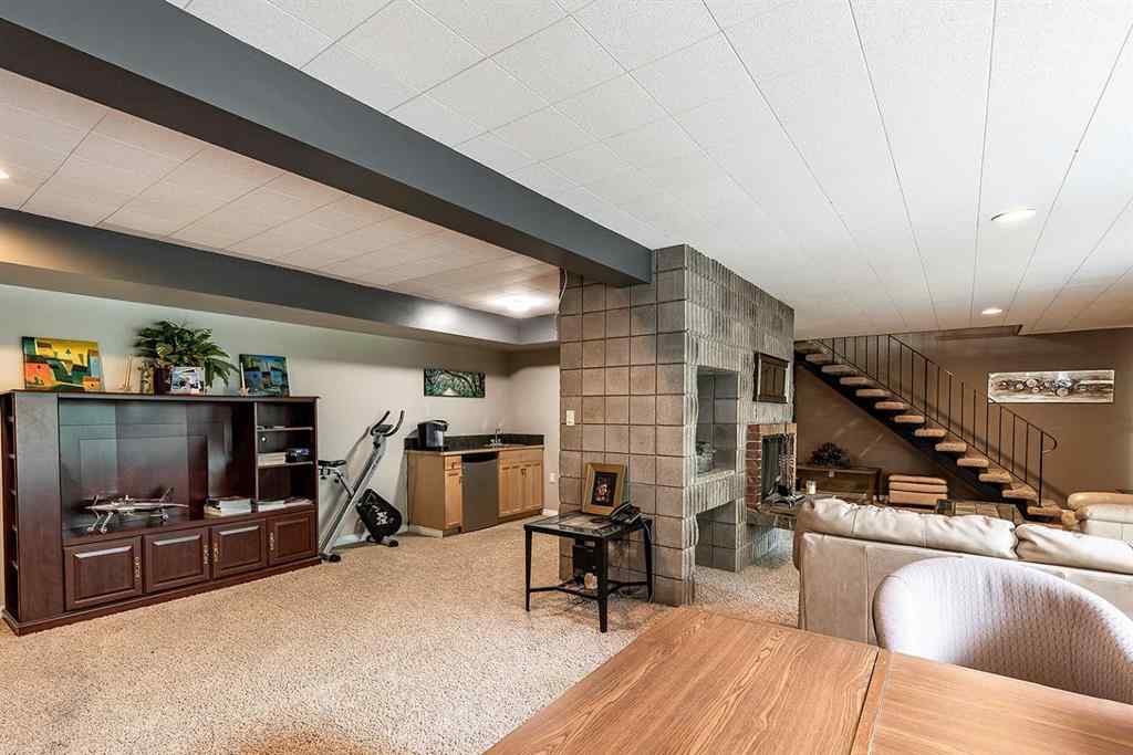 MLS® A2262748 - 22 Chinook Drive SW in SW Hill Medicine Hat, Residential