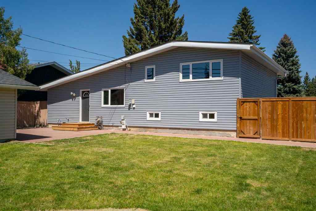 MLS® A2262749 - 1039 Lake Bonavista Drive SE in Lake Bonavista Calgary, Residential