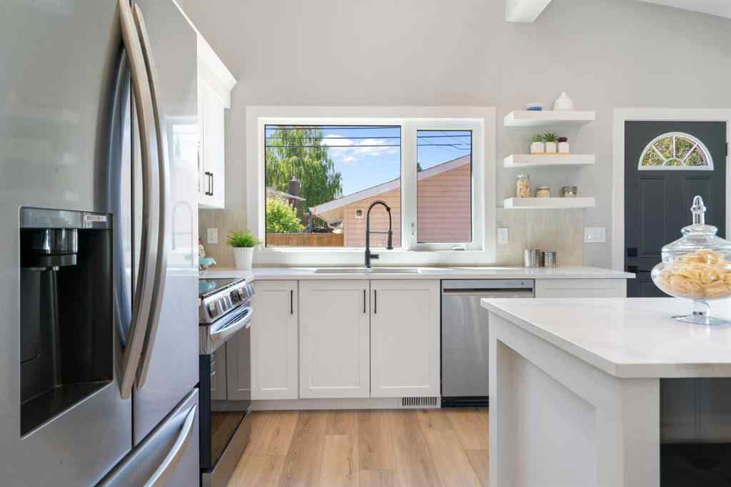 MLS® A2262749 - 1039 Lake Bonavista Drive SE in Lake Bonavista Calgary, Residential