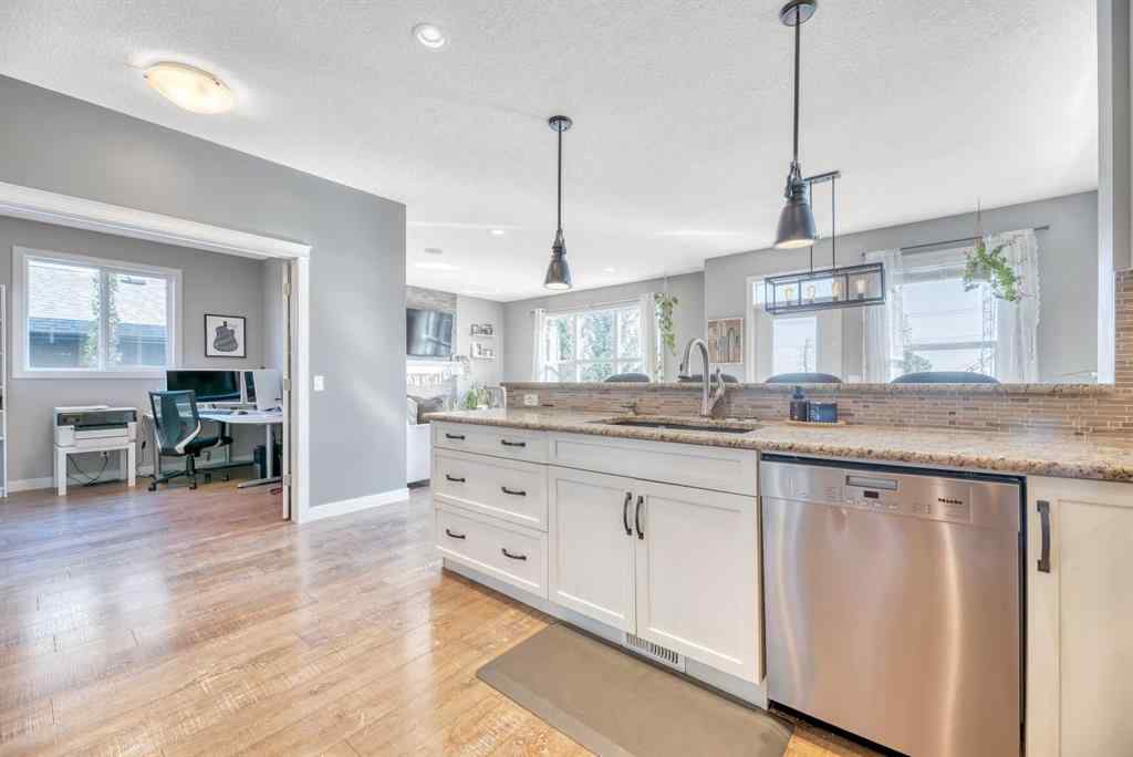 MLS® A2262761 - 21 Ranchers Crescent  in Air Ranch Okotoks, Residential