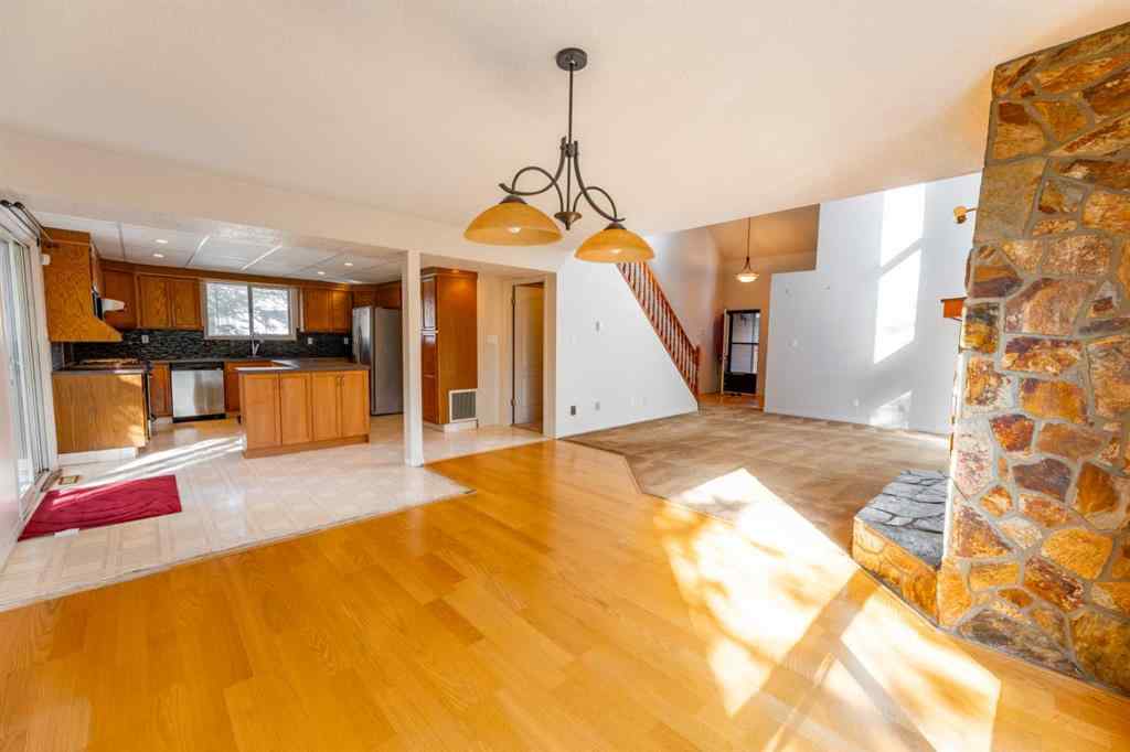 MLS® A2262770 - 320 Collinge Road  in Hillcrest Hinton, Residential