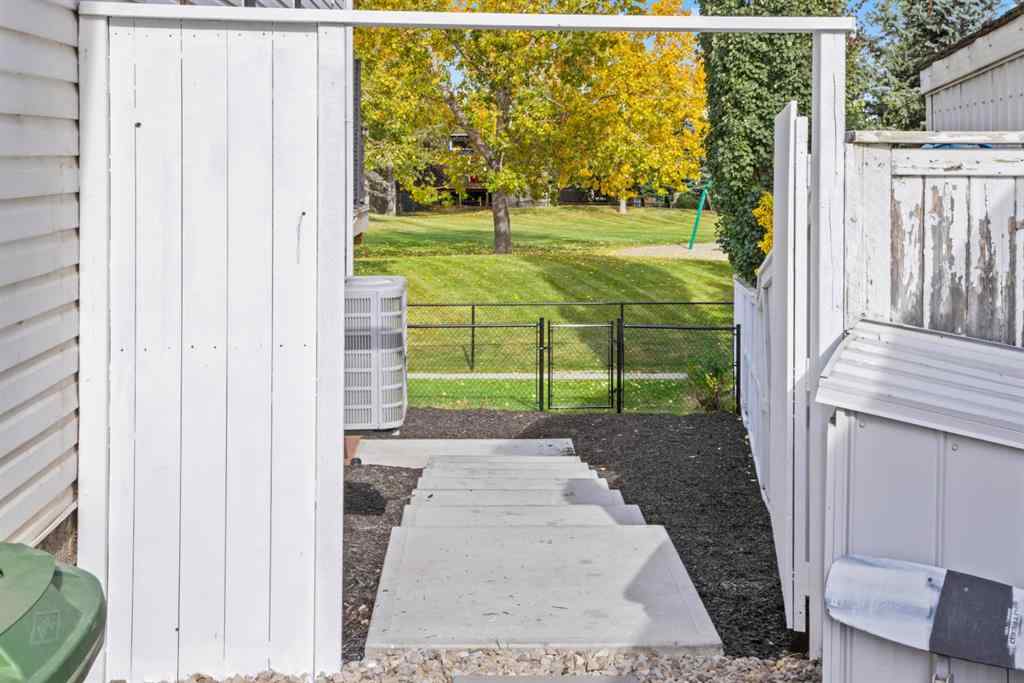 MLS® A2262784 - 435 Douglas Ridge Mews SE in Douglasdale/Glen Calgary, Residential