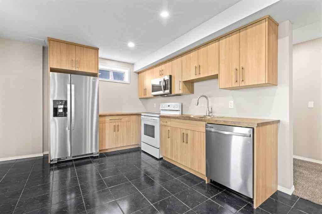 MLS® A2262784 - 435 Douglas Ridge Mews SE in Douglasdale/Glen Calgary, Residential