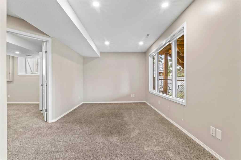 MLS® A2262784 - 435 Douglas Ridge Mews SE in Douglasdale/Glen Calgary, Residential