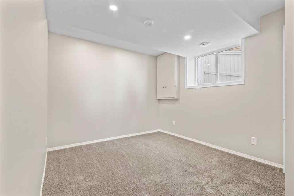 MLS® A2262784 - 435 Douglas Ridge Mews SE in Douglasdale/Glen Calgary, Residential