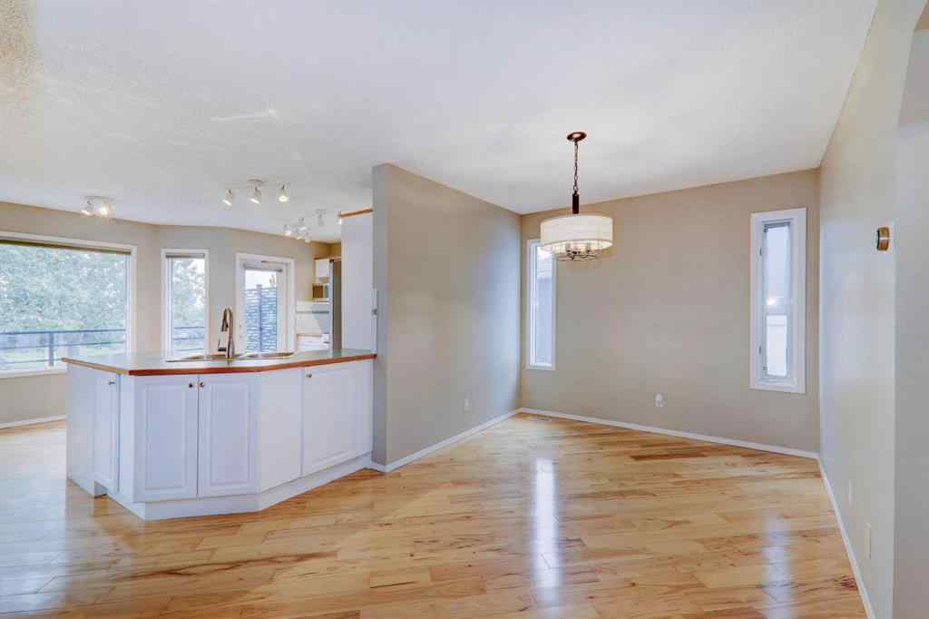 MLS® A2262784 - 435 Douglas Ridge Mews SE in Douglasdale/Glen Calgary, Residential