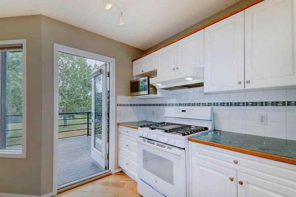 MLS® A2262784 - 435 Douglas Ridge Mews SE in Douglasdale/Glen Calgary, Residential