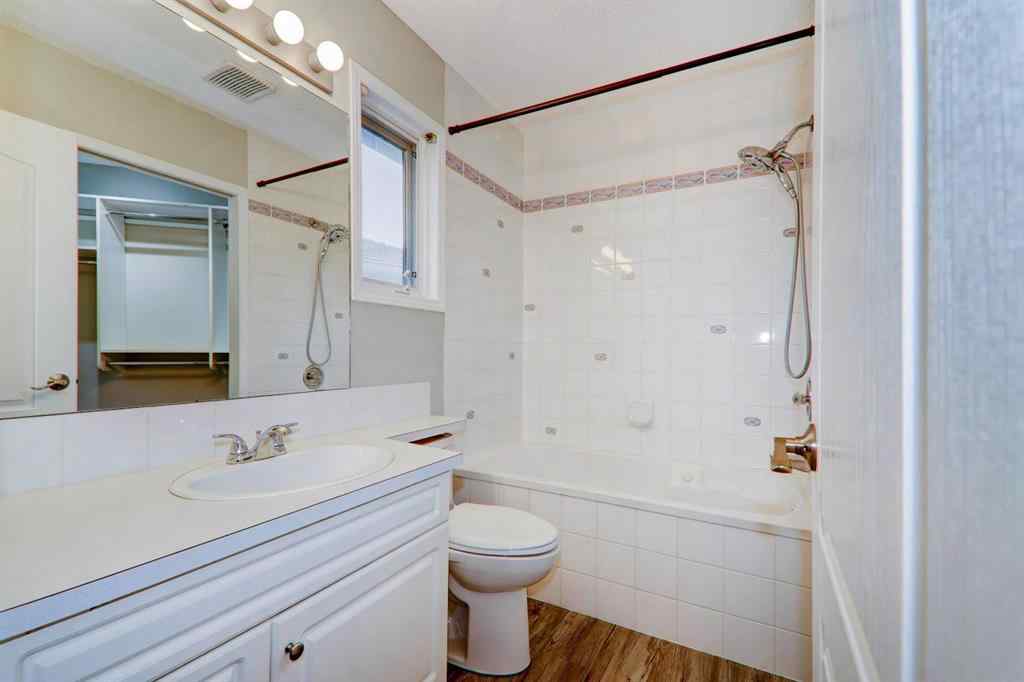 MLS® A2262784 - 435 Douglas Ridge Mews SE in Douglasdale/Glen Calgary, Residential