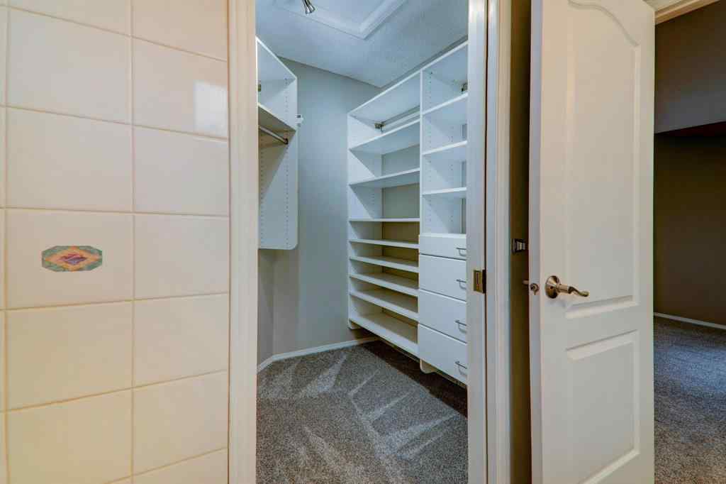 MLS® A2262784 - 435 Douglas Ridge Mews SE in Douglasdale/Glen Calgary, Residential