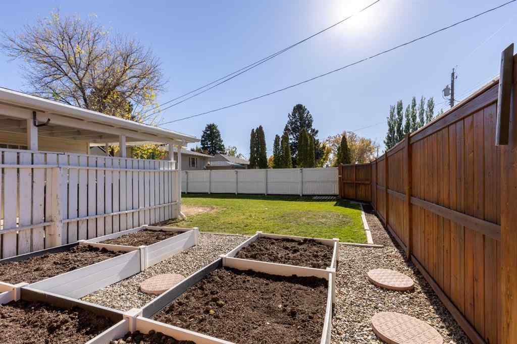 MLS® A2262789 - 2518 5 Avenue S in Glendale Lethbridge, Residential