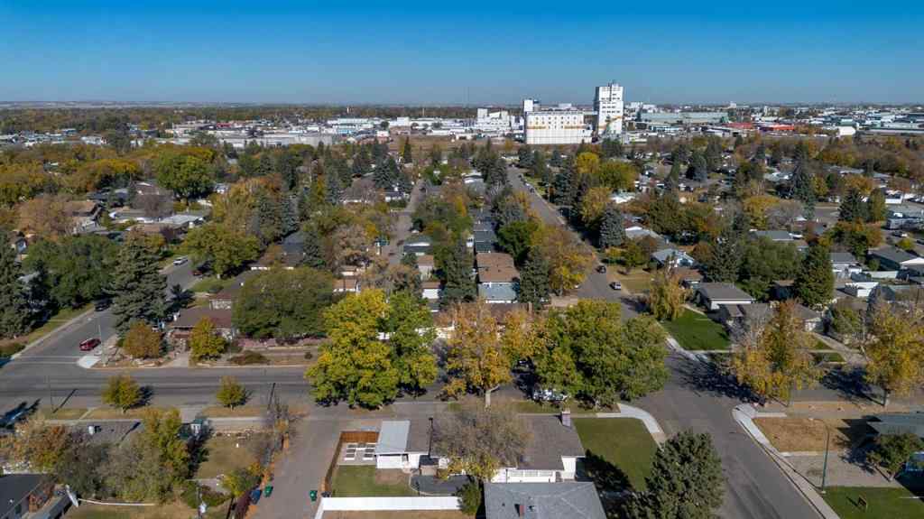 MLS® A2262789 - 2518 5 Avenue S in Glendale Lethbridge, Residential