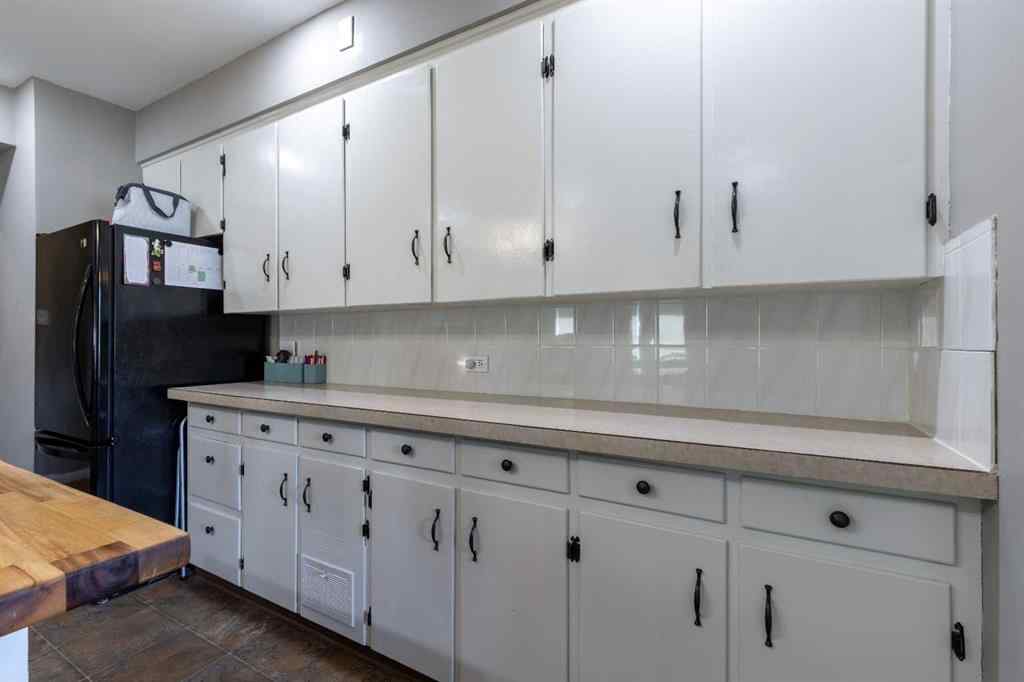 MLS® A2262789 - 2518 5 Avenue S in Glendale Lethbridge, Residential