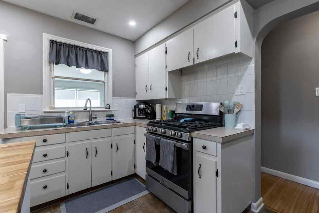 MLS® A2262789 - 2518 5 Avenue S in Glendale Lethbridge, Residential