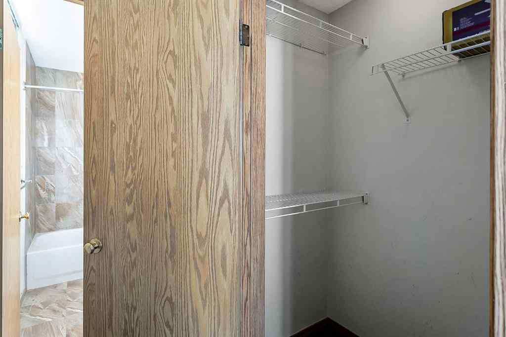 MLS® A2262798 - 256 Fresno Place NE in Monterey Park Calgary, Residential