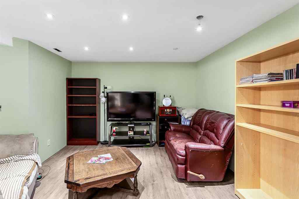 MLS® A2262798 - 256 Fresno Place NE in Monterey Park Calgary, Residential