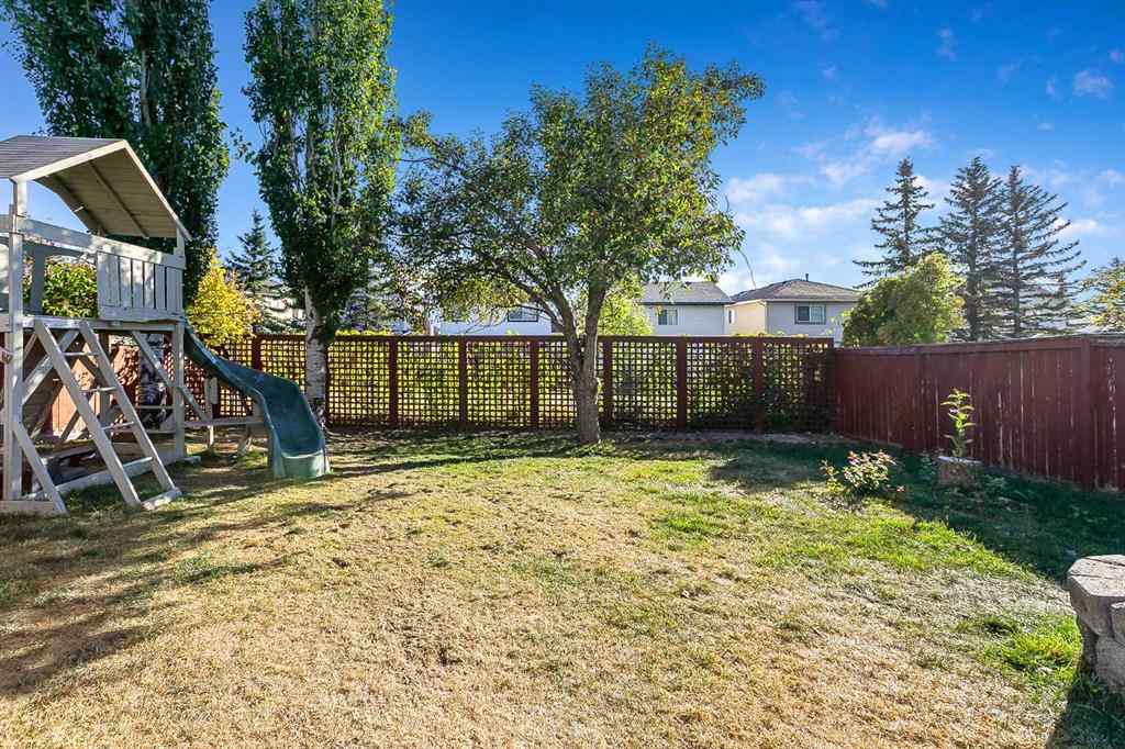 MLS® A2262798 - 256 Fresno Place NE in Monterey Park Calgary, Residential