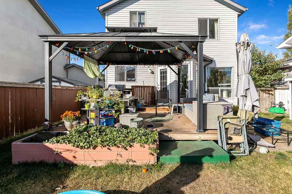 MLS® A2262798 - 256 Fresno Place NE in Monterey Park Calgary, Residential