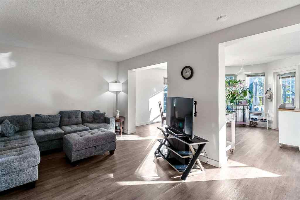 MLS® A2262798 - 256 Fresno Place NE in Monterey Park Calgary, Residential
