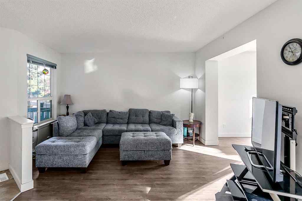 MLS® A2262798 - 256 Fresno Place NE in Monterey Park Calgary, Residential