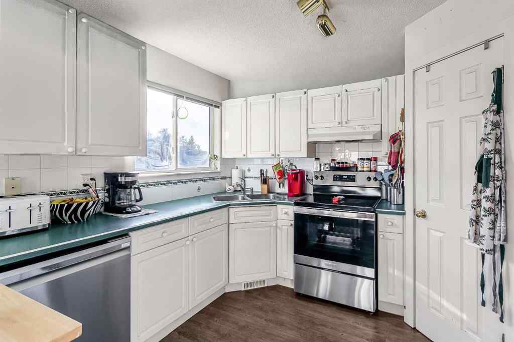 MLS® A2262798 - 256 Fresno Place NE in Monterey Park Calgary, Residential