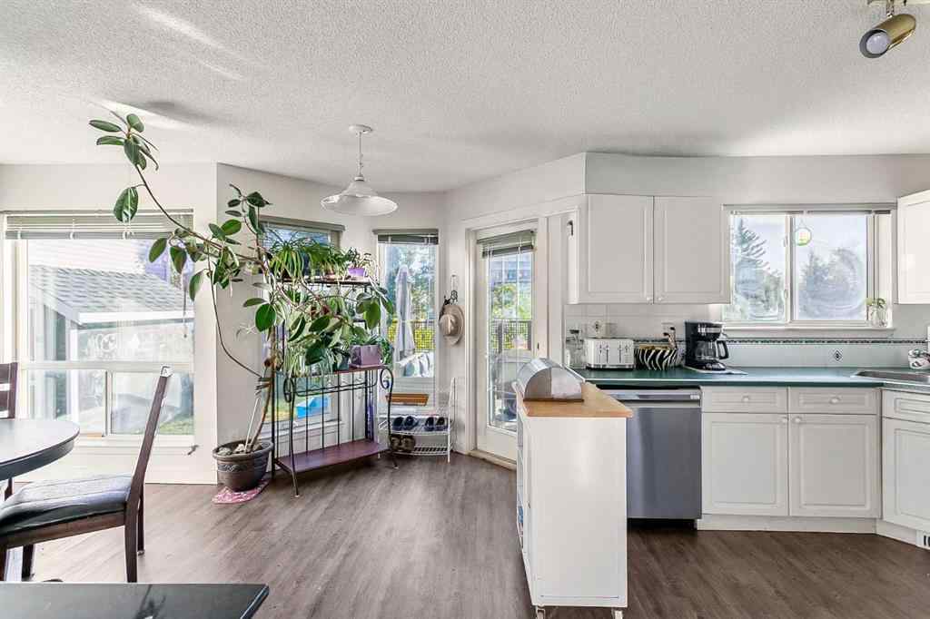 MLS® A2262798 - 256 Fresno Place NE in Monterey Park Calgary, Residential