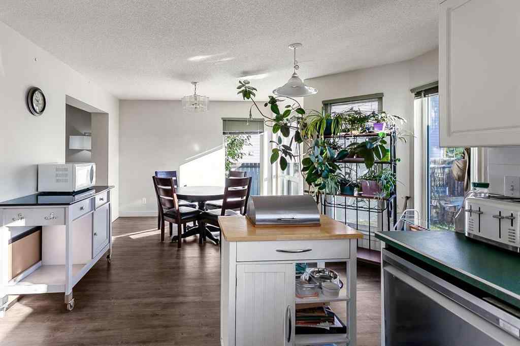 MLS® A2262798 - 256 Fresno Place NE in Monterey Park Calgary, Residential