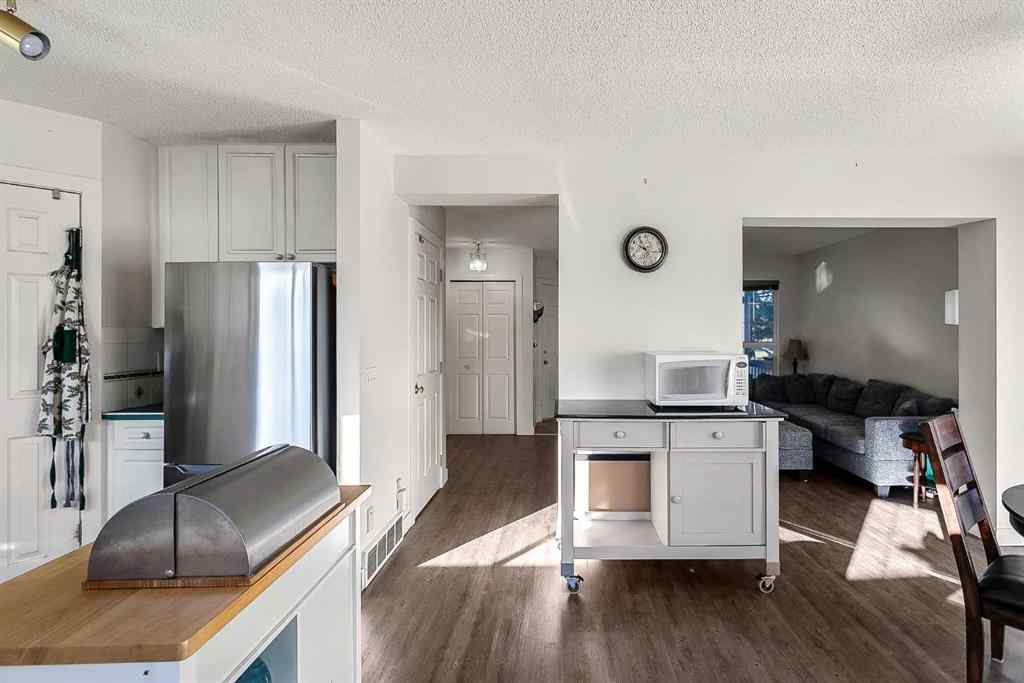 MLS® A2262798 - 256 Fresno Place NE in Monterey Park Calgary, Residential