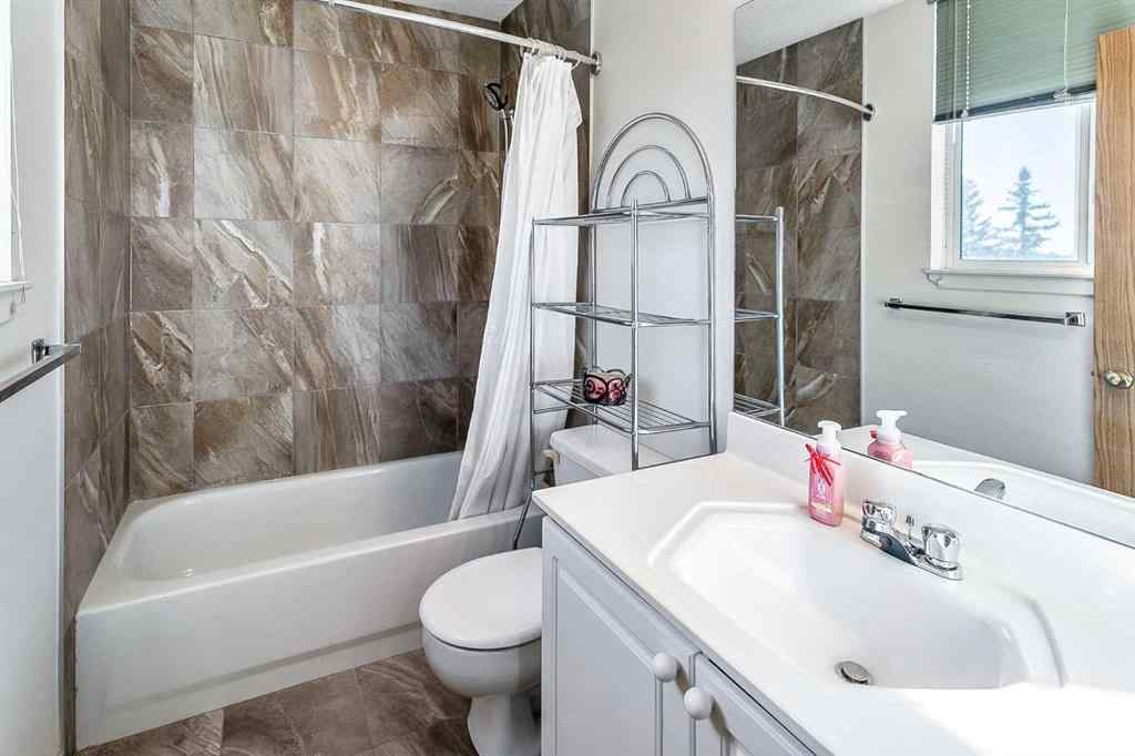 MLS® A2262798 - 256 Fresno Place NE in Monterey Park Calgary, Residential