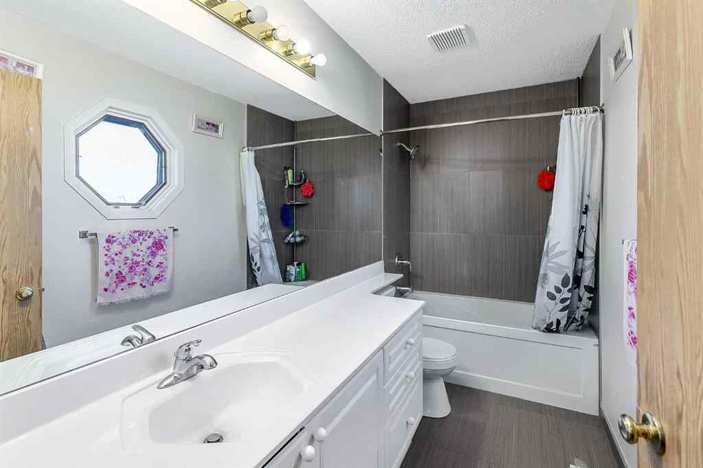 MLS® A2262798 - 256 Fresno Place NE in Monterey Park Calgary, Residential