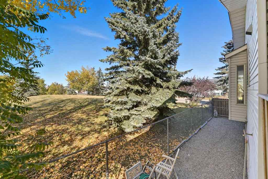 MLS® A2262808 - 31 Applegrove Crescent SE in Applewood Park Calgary, Residential