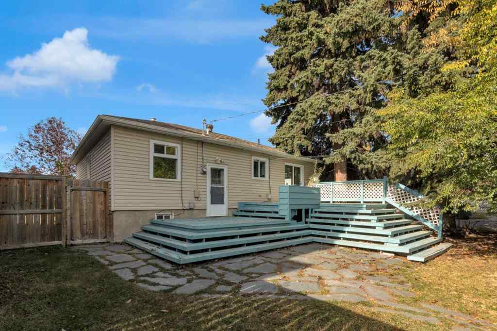 MLS® A2262810 - 2412 22 Street NW in Banff Trail Calgary, Residential