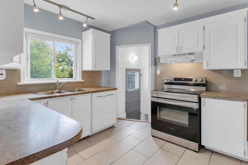 MLS® A2262810 - 2412 22 Street NW in Banff Trail Calgary, Residential