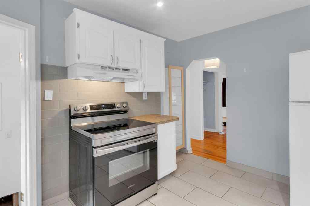 MLS® A2262810 - 2412 22 Street NW in Banff Trail Calgary, Residential