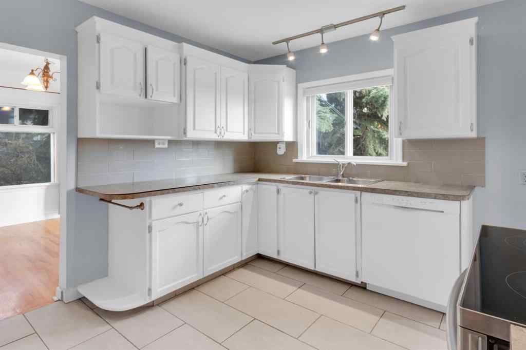 MLS® A2262810 - 2412 22 Street NW in Banff Trail Calgary, Residential