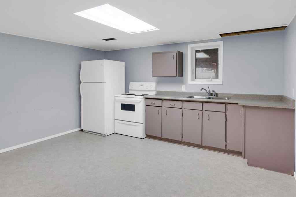 MLS® A2262810 - 2412 22 Street NW in Banff Trail Calgary, Residential