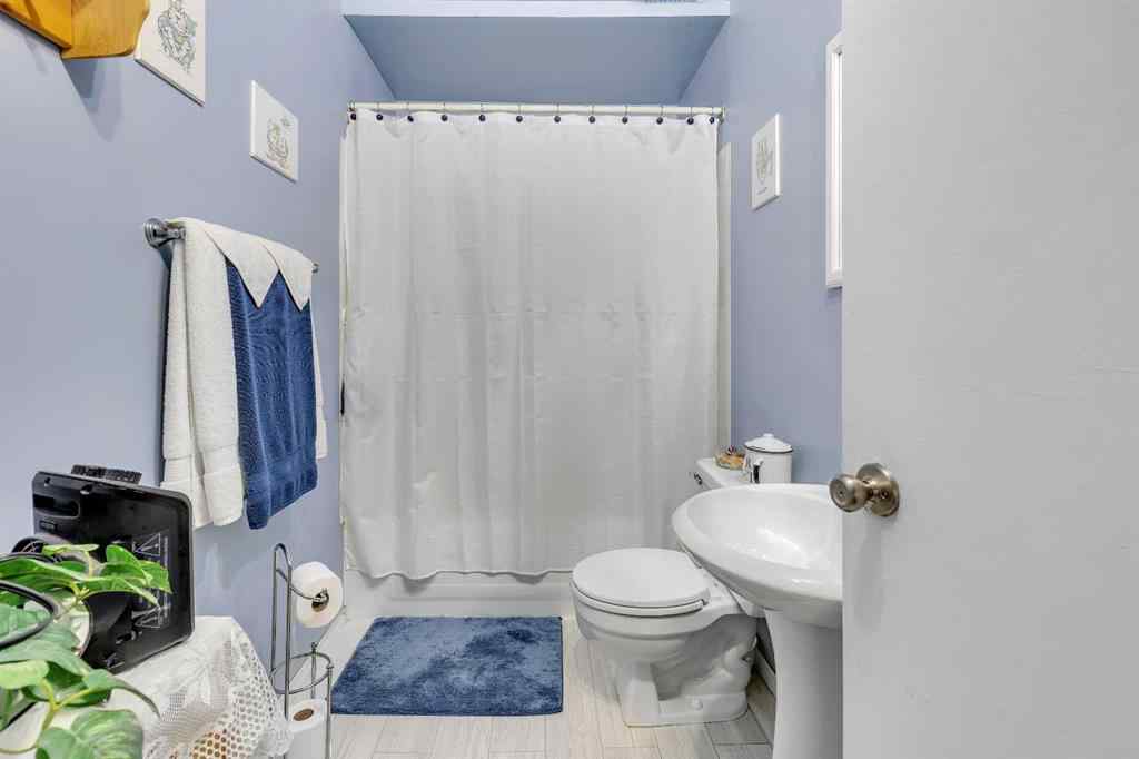 MLS® A2262817 - 8128 Bowglen Crescent NW in Bowness Calgary, Residential