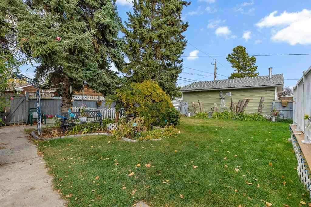 MLS® A2262817 - 8128 Bowglen Crescent NW in Bowness Calgary, Residential