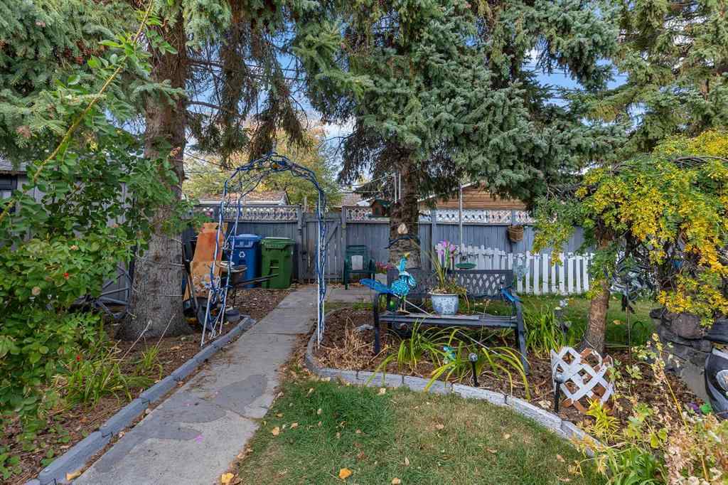 MLS® A2262817 - 8128 Bowglen Crescent NW in Bowness Calgary, Residential