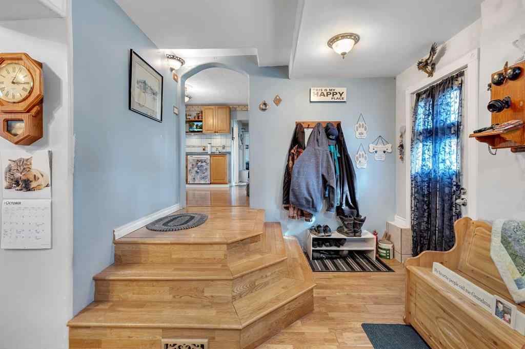 MLS® A2262817 - 8128 Bowglen Crescent NW in Bowness Calgary, Residential