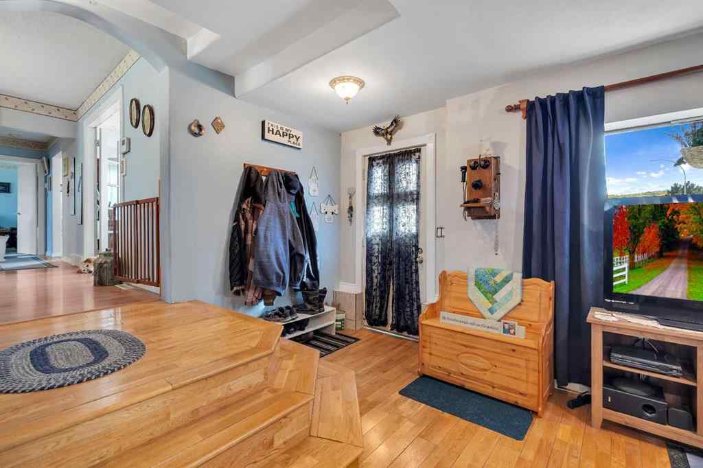 MLS® A2262817 - 8128 Bowglen Crescent NW in Bowness Calgary, Residential