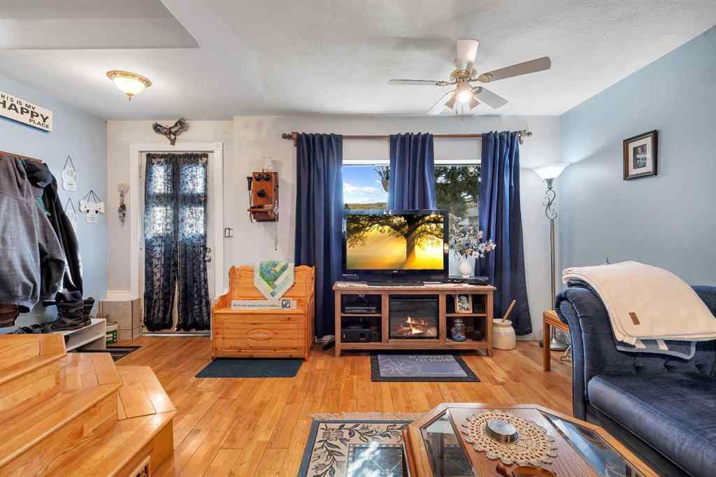 MLS® A2262817 - 8128 Bowglen Crescent NW in Bowness Calgary, Residential