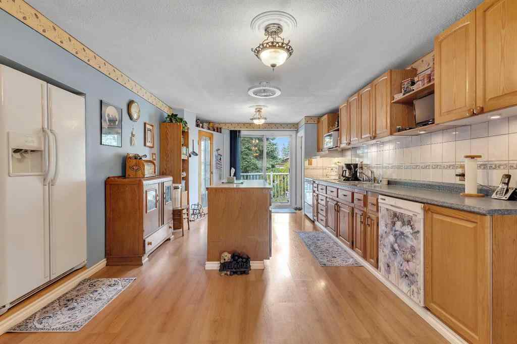 MLS® A2262817 - 8128 Bowglen Crescent NW in Bowness Calgary, Residential