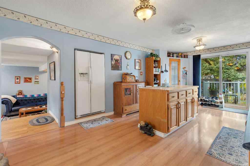 MLS® A2262817 - 8128 Bowglen Crescent NW in Bowness Calgary, Residential