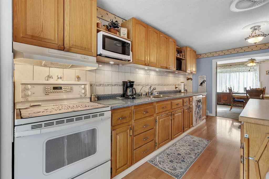 MLS® A2262817 - 8128 Bowglen Crescent NW in Bowness Calgary, Residential