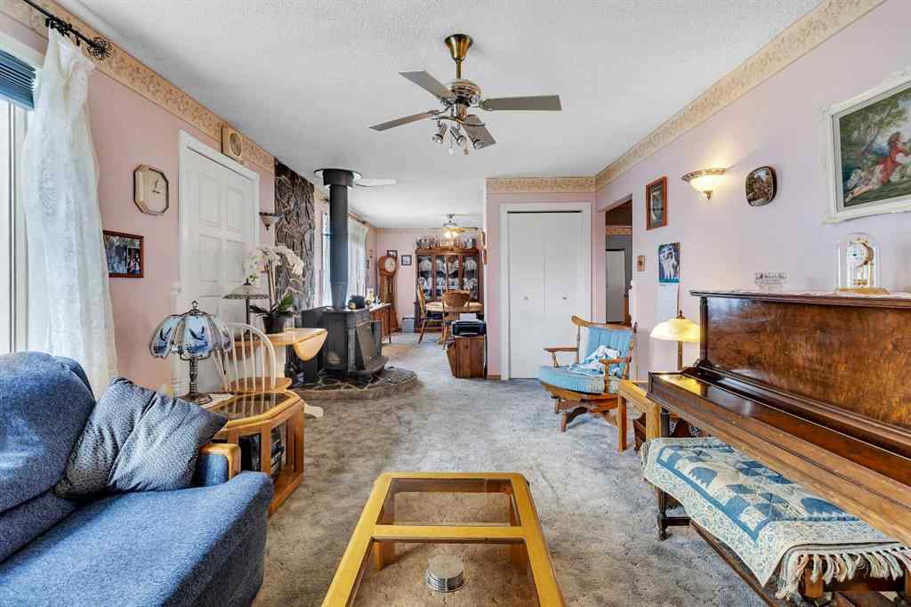 MLS® A2262817 - 8128 Bowglen Crescent NW in Bowness Calgary, Residential